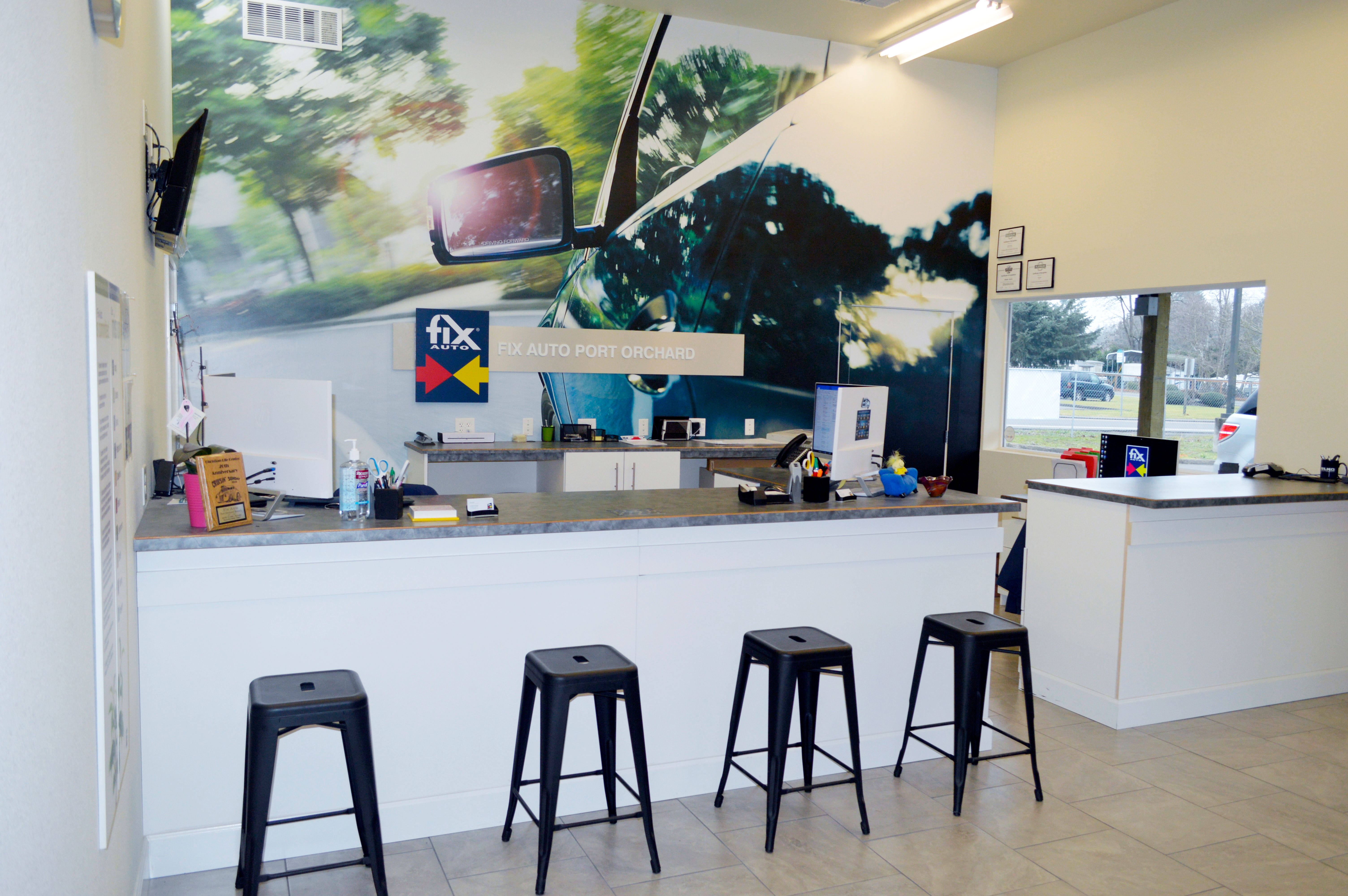 Fix Auto Port Orchard Collision Repair Lobby and Front Desk